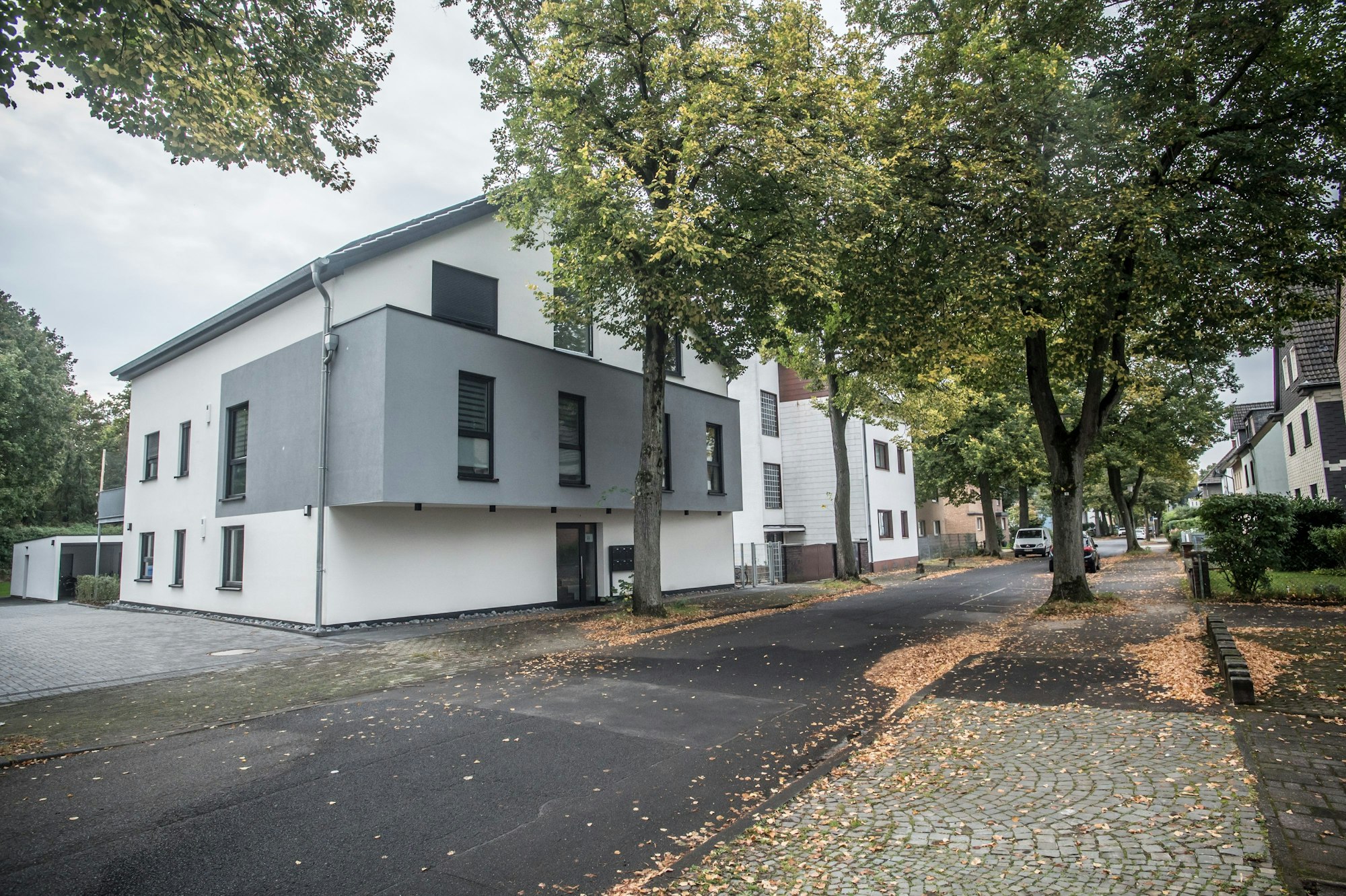 Zu große Haüser: Linienstraße, sechs Parteien.