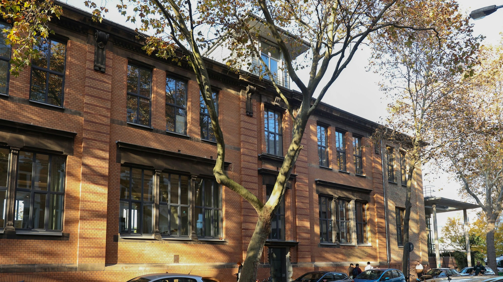 Das Filmhaus in der Maybachstraße von außen.