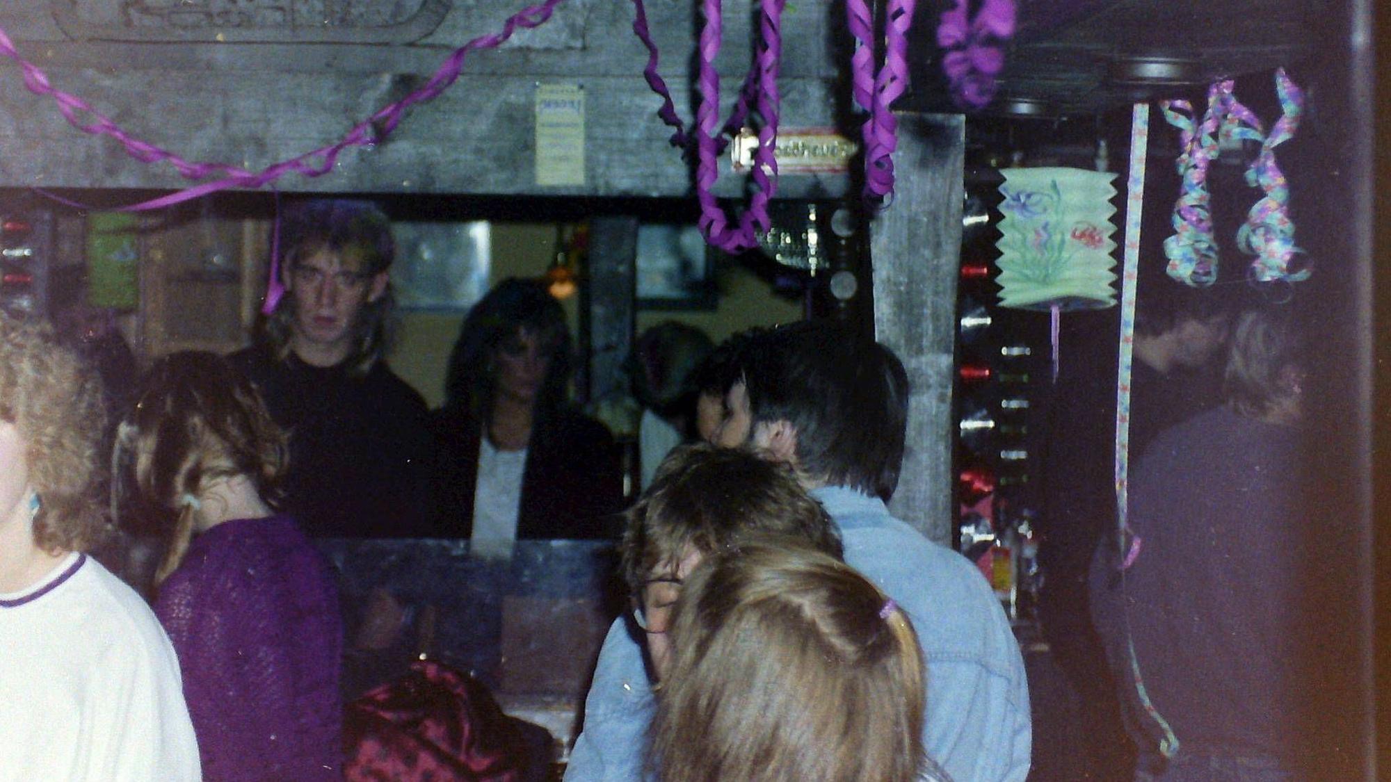 Ein Uralt-Bild aus der ehemaligen Discothek Klimperkasten in Engelskirchen-Schnellenbach.