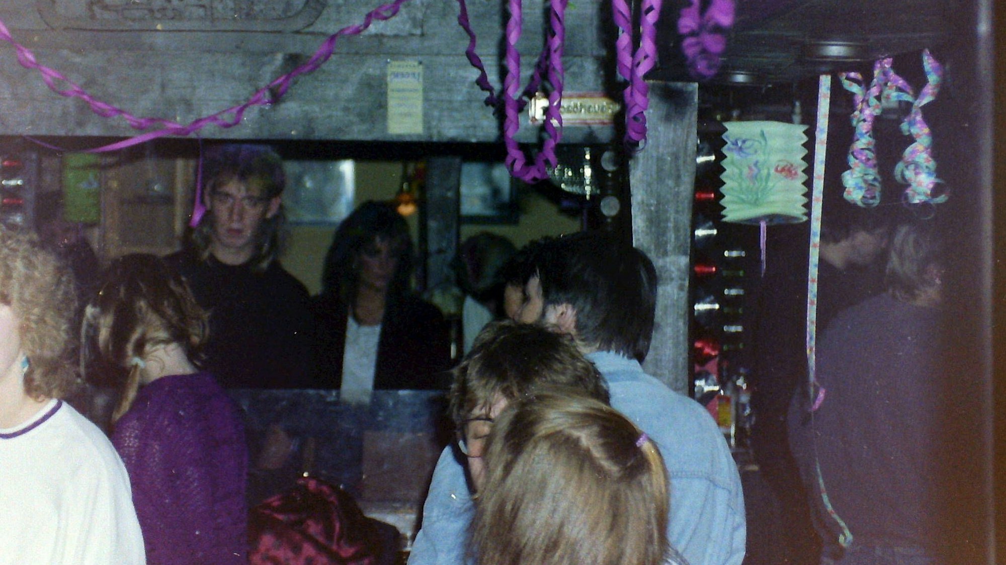 Ein Uralt-Bild aus der ehemaligen Discothek Klimperkasten in Engelskirchen-Schnellenbach.