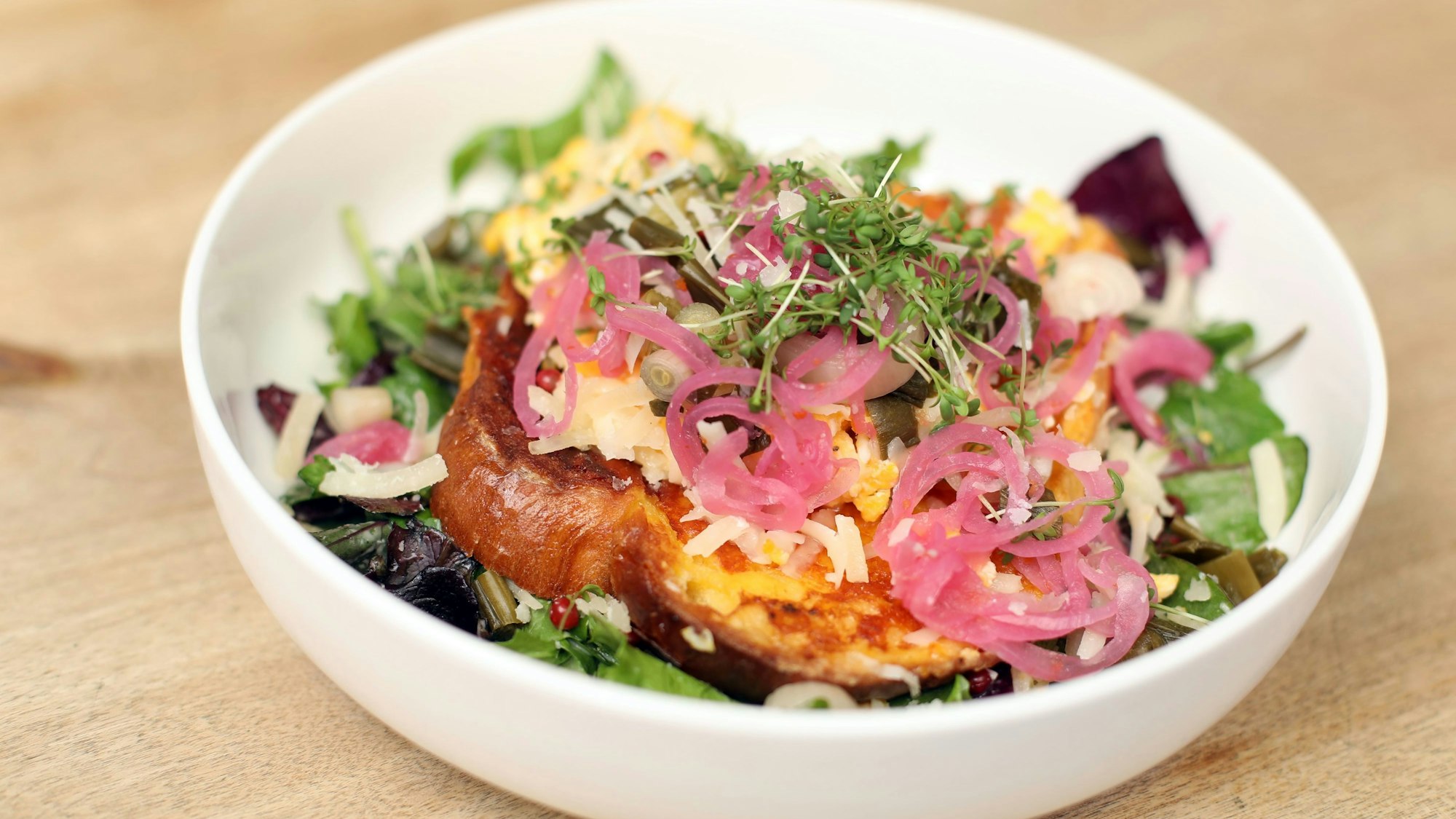 Geschnitten Brot Tellergericht.