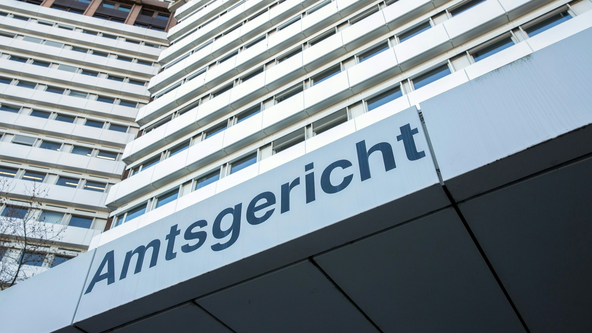 Das Foto zeigt das Land- und Amtsgericht Köln an der Luxemburger Straße.