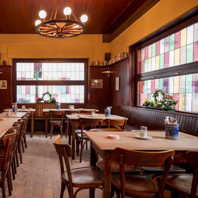 Innenraum des Brauhauses Schreckenskammer in Köln.