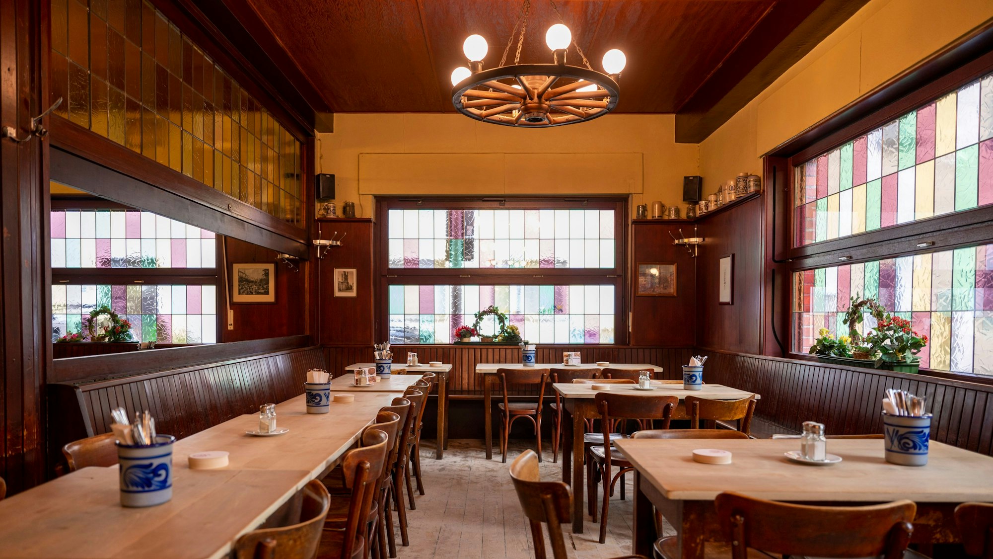 Innenraum des Brauhauses Schreckenskammer in Köln.