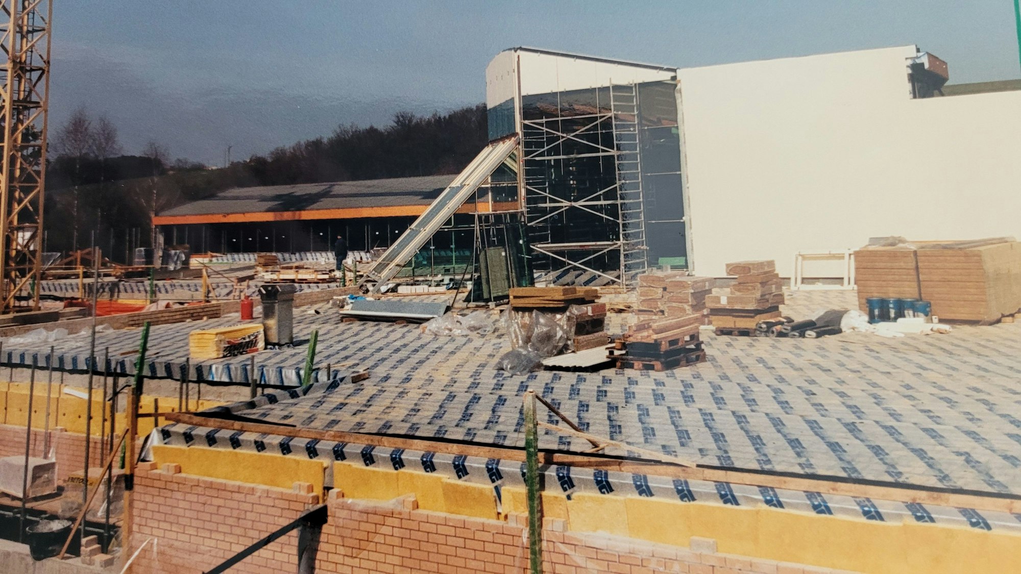 Das Foto zeigt das Splashbad vor seiner Fertigstellung 1996.