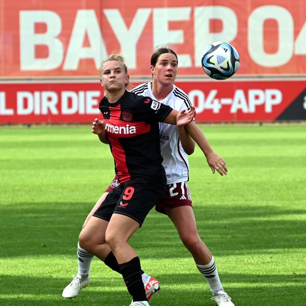 30.09.2023, Fussball-Bayer 04 Leverkusen-FC Nürnberg
links: Nikola Karczewska (Bayer)
rechts: Lara Schmidt (Nürnb)
Foto: Uli Herhaus