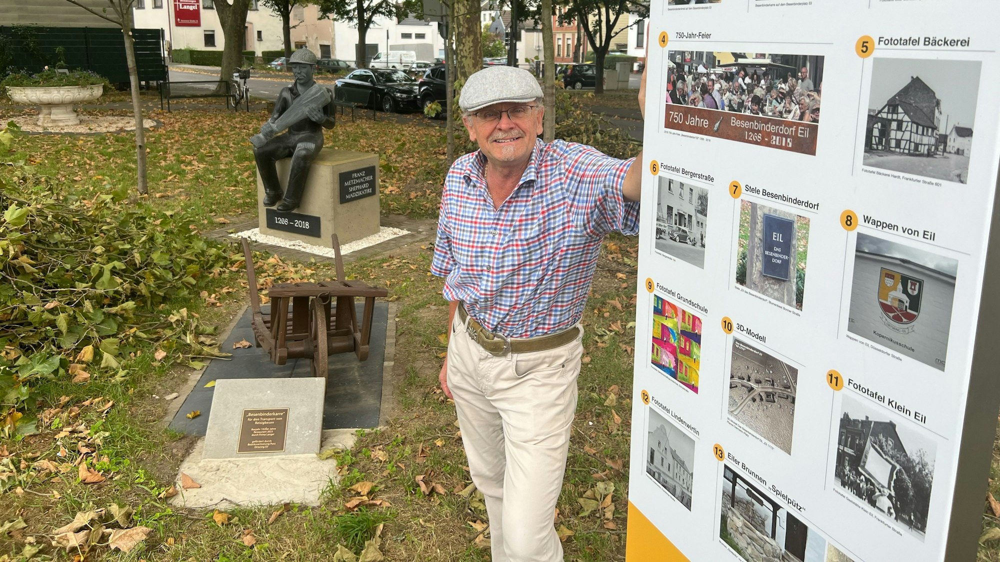 Älterer Mann zwischen einem Denkmal, einer Stele und einer Skulptur