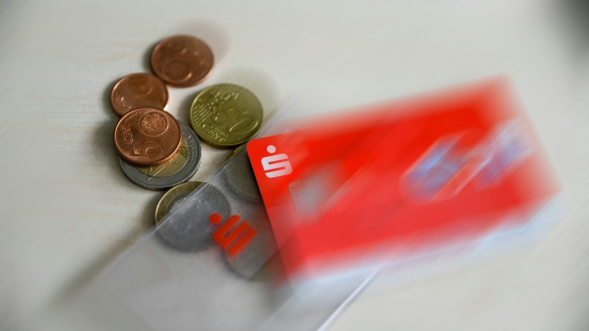 Themenbild Sparkasse, Das Logo der Kreissparkasse abgebildet. Stuttgart Baden-Württemberg Deutschland Stuttgart *** Theme picture Sparkasse, The logo of the Kreissparkasse pictured Stuttgart Baden Württemberg Germany Stuttgart Copyright: xonw-images.de/MariusxBullingx