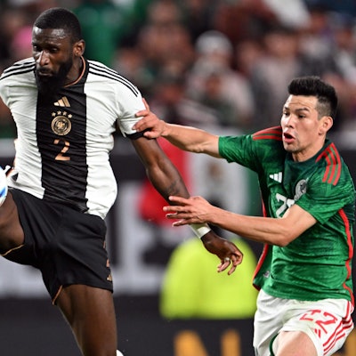 DFB-Torschütze Antonio Rüdiger im Duell mit Mexikos Topspieler Hirving Lozano
