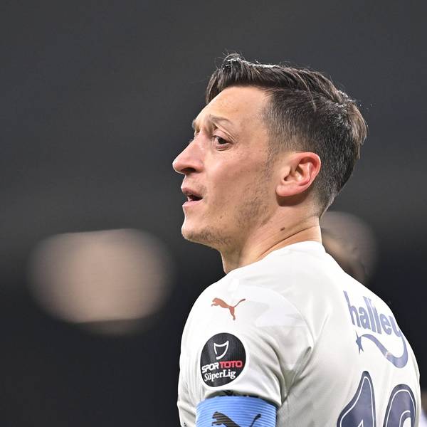 Özil sorgt in den sozialen Medien mit seinen Meinungen immer wieder für Aufsehen.