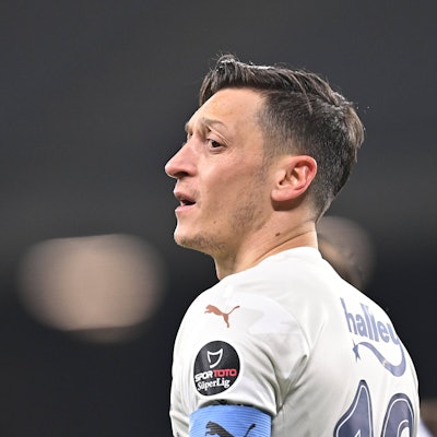 Özil sorgt in den sozialen Medien mit seinen Meinungen immer wieder für Aufsehen.