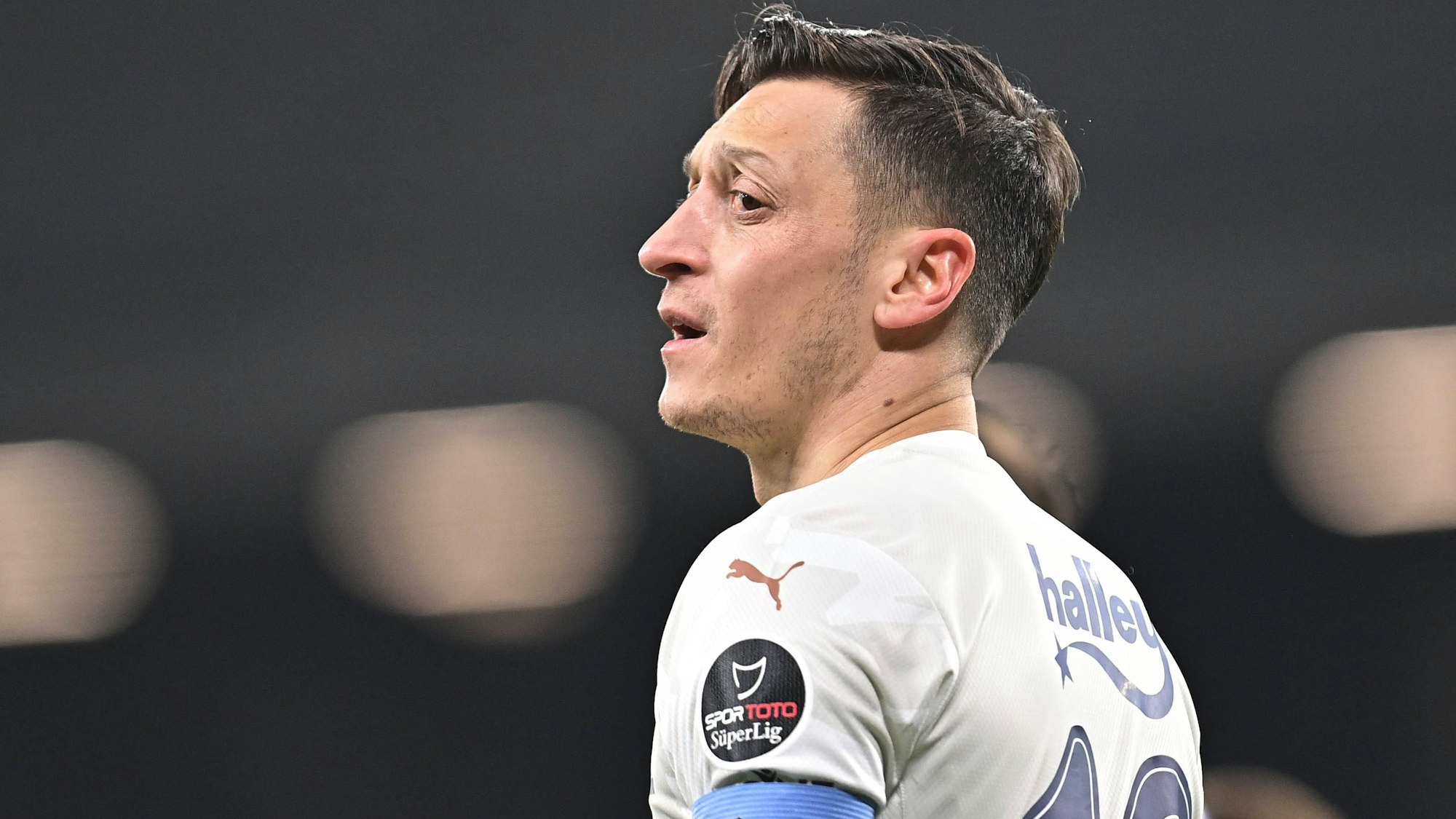 Özil sorgt in den sozialen Medien mit seinen Meinungen immer wieder für Aufsehen.