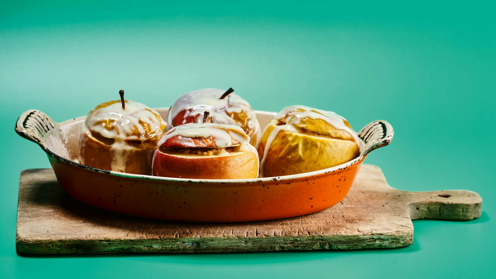 Rezeptbild aus dem Kochbuch "Kocht mit Checker Tobi" / Bratäpfel mit Vanillesoße