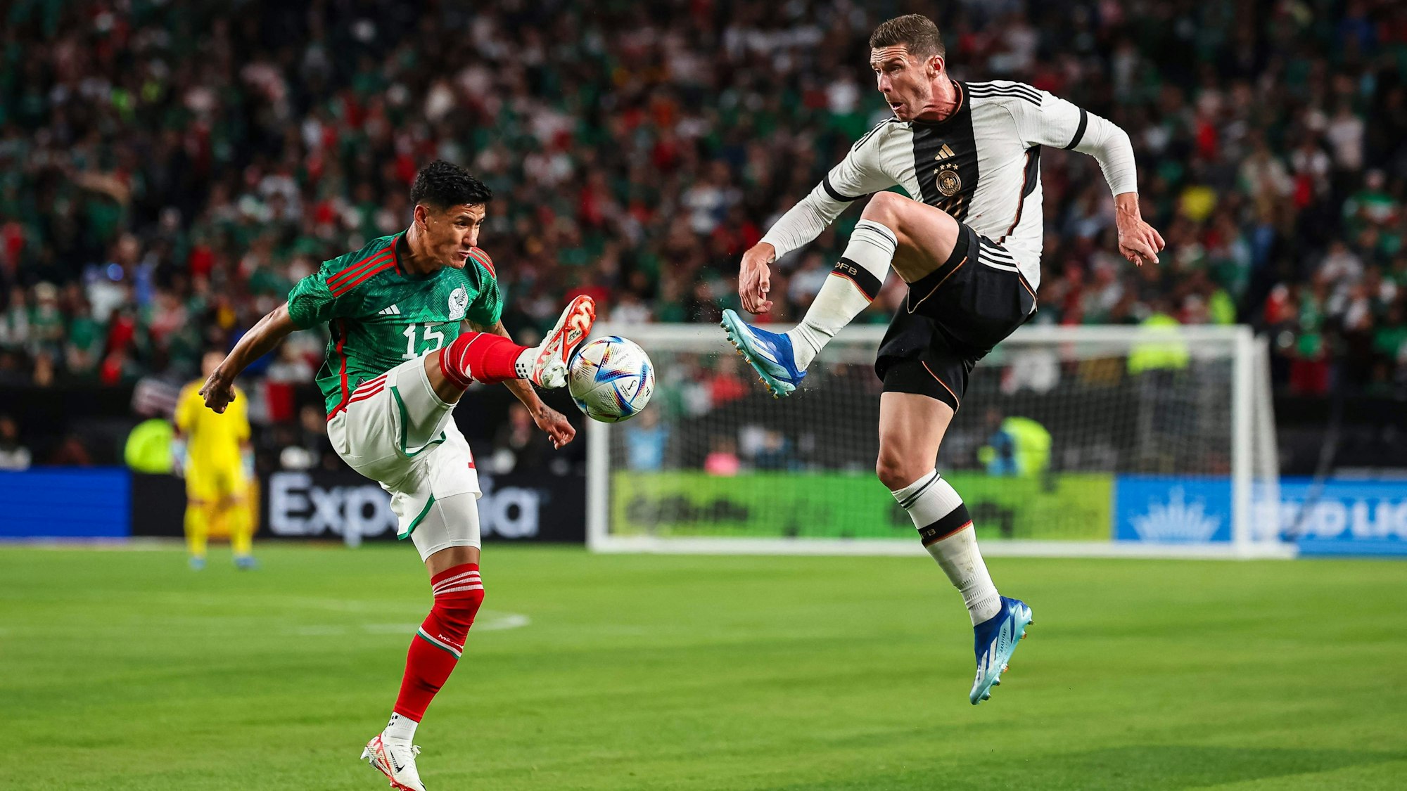 Robin Gosens hatte gegen Mexiko auf der linken Abwehrseite extrem viel zu tun.