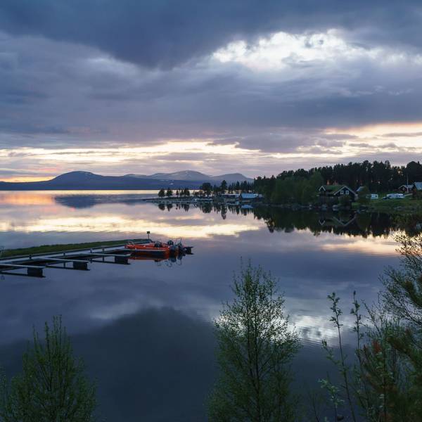 Am Ufer eines Sees in Norwegen