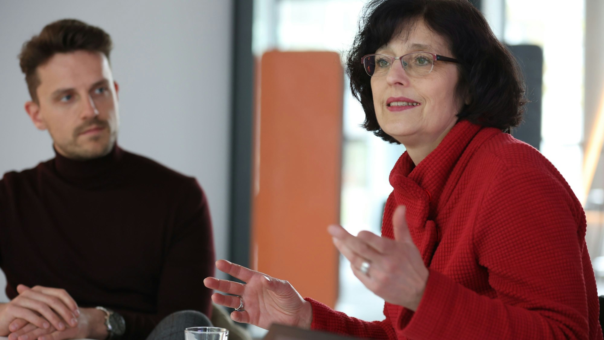 27.03.2023
Köln:
Gespräch mit den Kölner SPD-Vorsitzenden Claudia Walther und Florian Schuster.
Foto: Martina Goyert