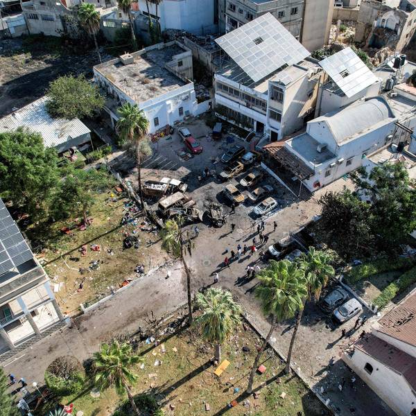 In dem Krankenhaus-Komplex Al-Ahli ist eine Rakete eingeschlagen und hat hunderte Menschen getötet. Israel macht die militante Gruppe „Islamische Dschihad“ verantwortlich.