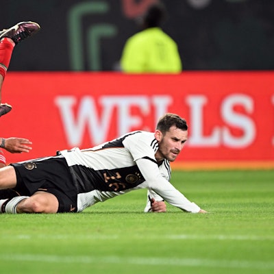 Pascal Groß und Mexikos Erick Sanchez kämpfen um den Ball, die deutsche Elf erlebte einen schwierigen Abend in Philadelphia.