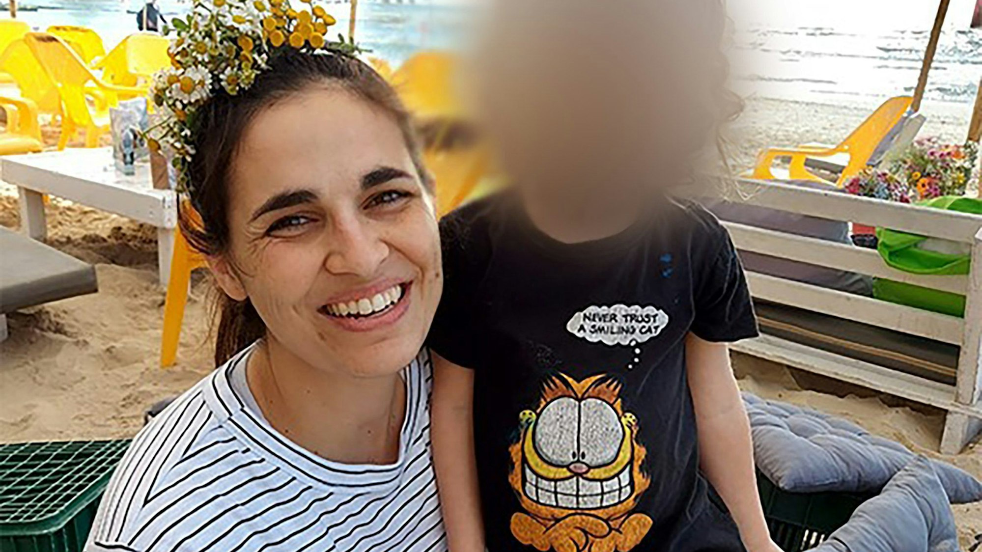 Das undatierte Foto zeigt die Deutsch-Israelin Yarden Romann mit ihrer Tochter.