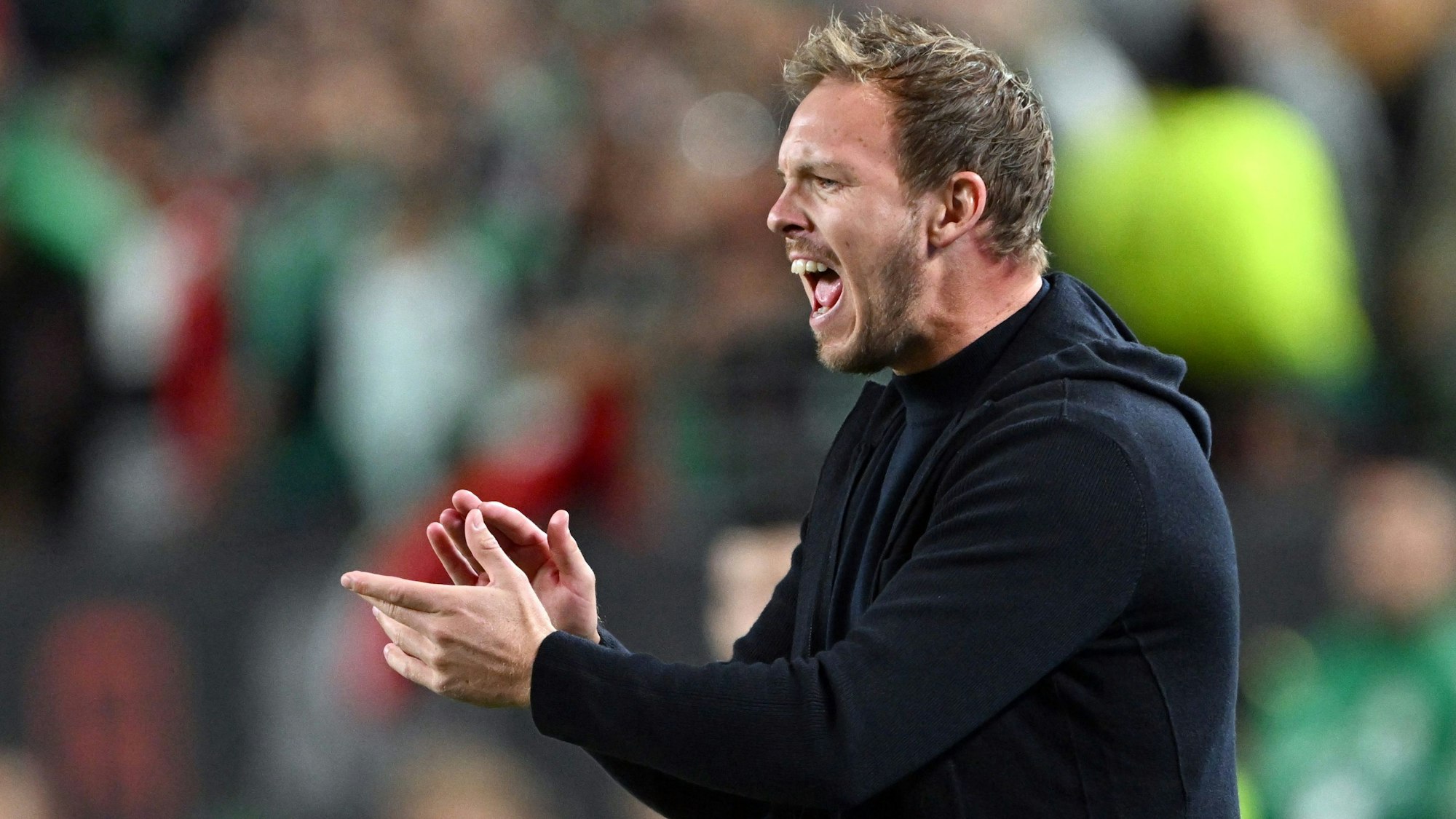 Julian Nagelsmann zeigte sich erneut hoch engagiert. Seine Garderobe fiel im zweiten Spiel als Bundestrainer allerdings weniger auffällig aus.