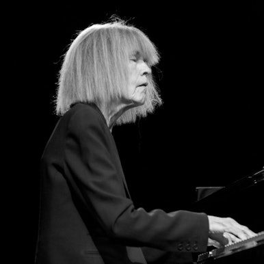 25.05.2012, Nordrhein-Westfalen, Moers: Die amerikanische Pianistin Carla Bley spielt mit ihrem Trio auf dem Moers Festival. Die US-amerikanische Jazzpianistin und Komponistin Carla Bley ist tot. Die Freejazz-Größe starb im Alter von 87 Jahren.