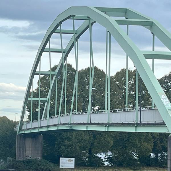 Beschädigte Brücke am Niehler Hafen