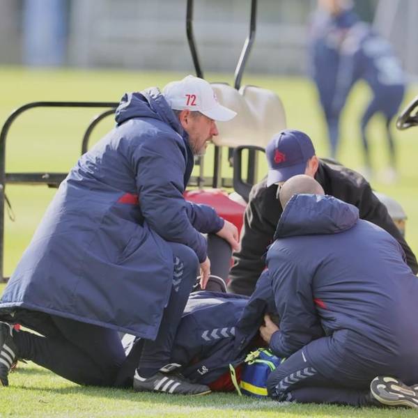 Torwart Philipp Pentke vom 1. FC Köln hat sich im Training offenbar schwerer verletzt.