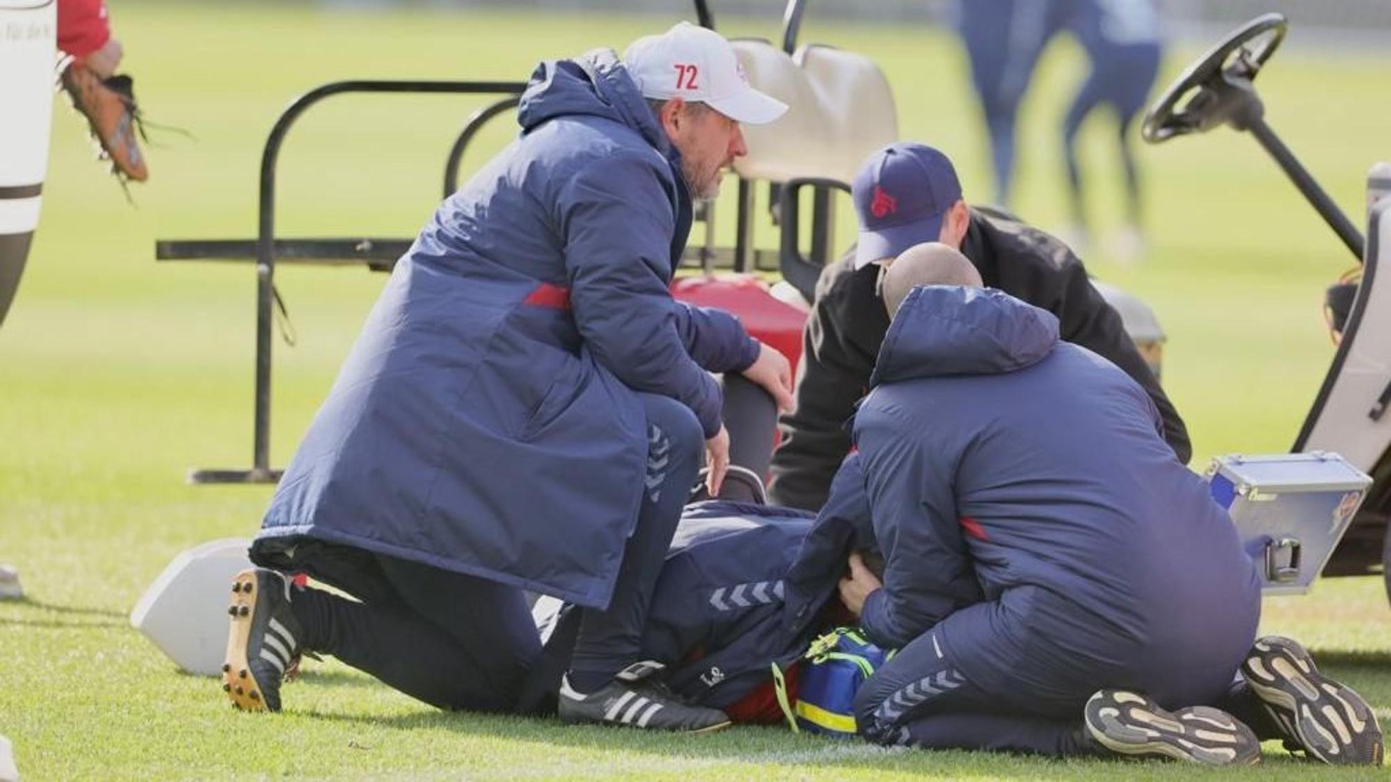 Torwart Philipp Pentke vom 1. FC Köln hat sich im Training offenbar schwerer verletzt.