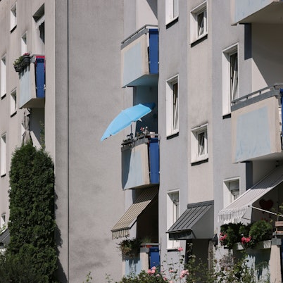 18.08.2023, Köln: Blck auf Häuser der GAG Immobilien AG an der Ricarda-Huch-Straße in Köln Stammheim. Foto: Thilo Schmülgen
