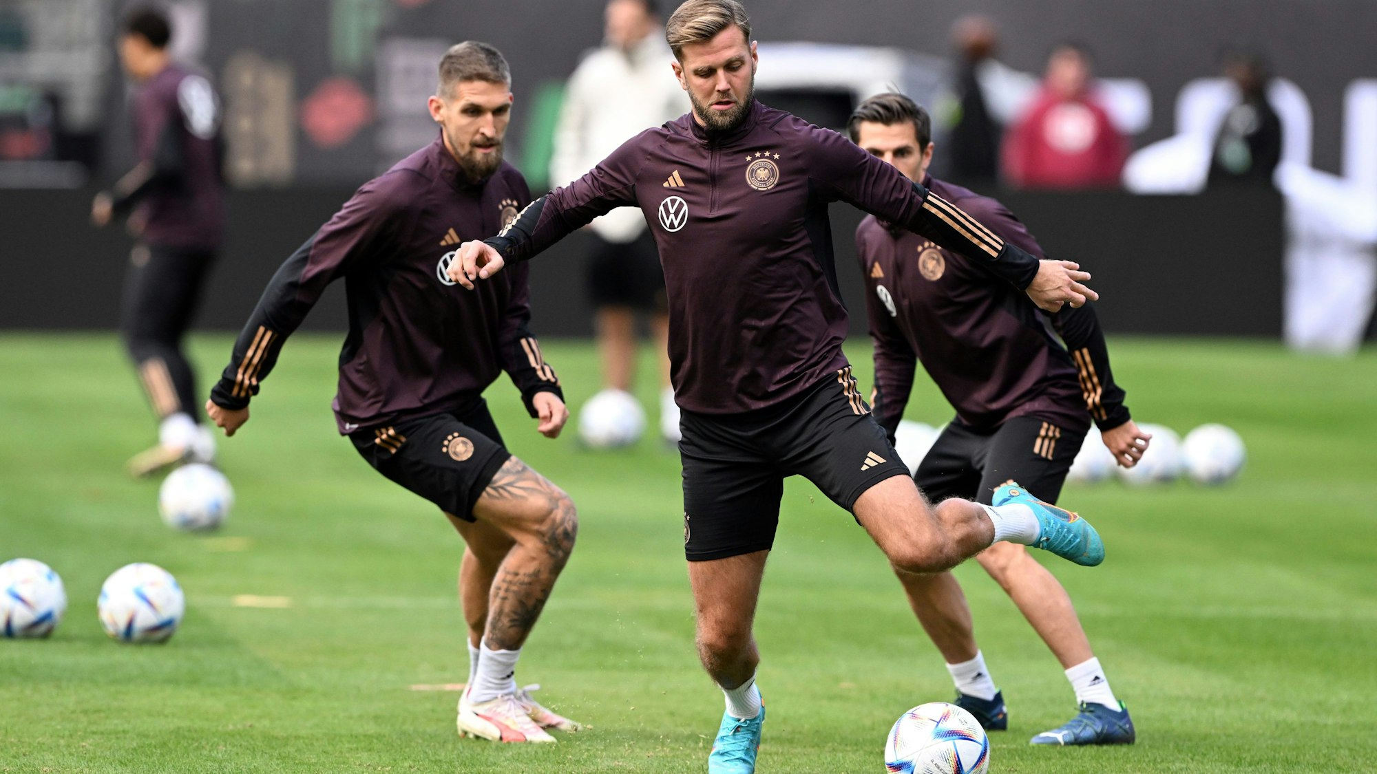 Robert Andrich (l-r), Niclas Füllkrug und Jonas Hofmann in Aktion während des Abschlusstrainings vor dem Spiel gegen Mexiko.