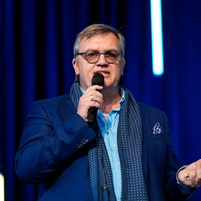 Hape Kerkeling im Juni 2021 auf der Bühne des Kölner Tanzbrunnens.