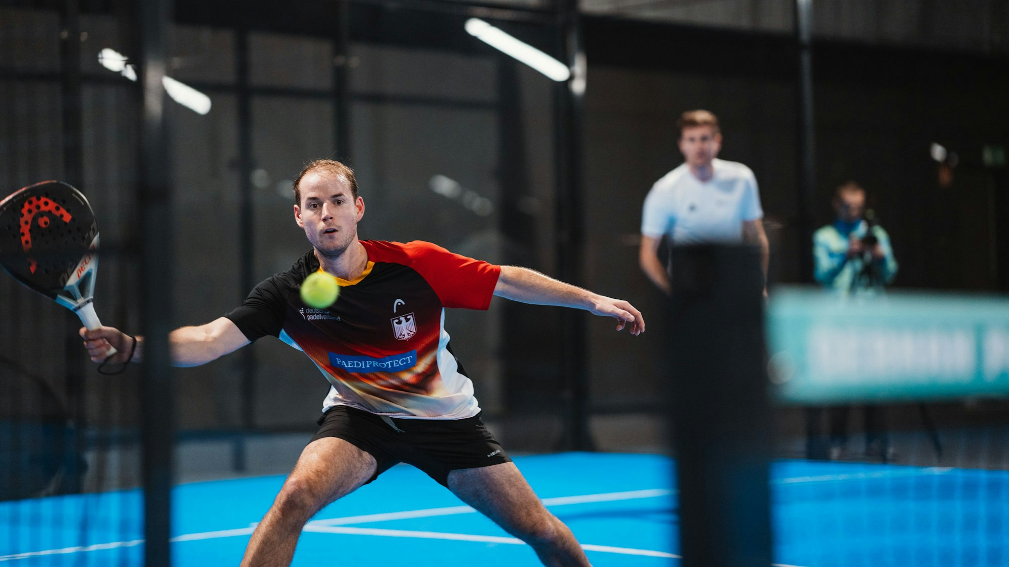 Vincent Jülich, deutscher Padel-Nationalspieler, in Aktion