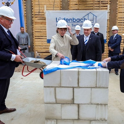 Grundsteinlegung für den Anbau der Blauen Funken am Sachsenturm.