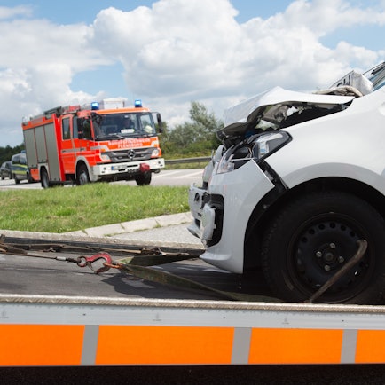 Zum Themendienst-Bericht vom 24. Oktober 2019: Wer seine Vollkaskoversicherung kündigt, kann sie hinterher nicht für Unfallschäden in Anspruch nehmen - selbst wenn die Kündigung vom Versicherer nicht bestätigt wurde.