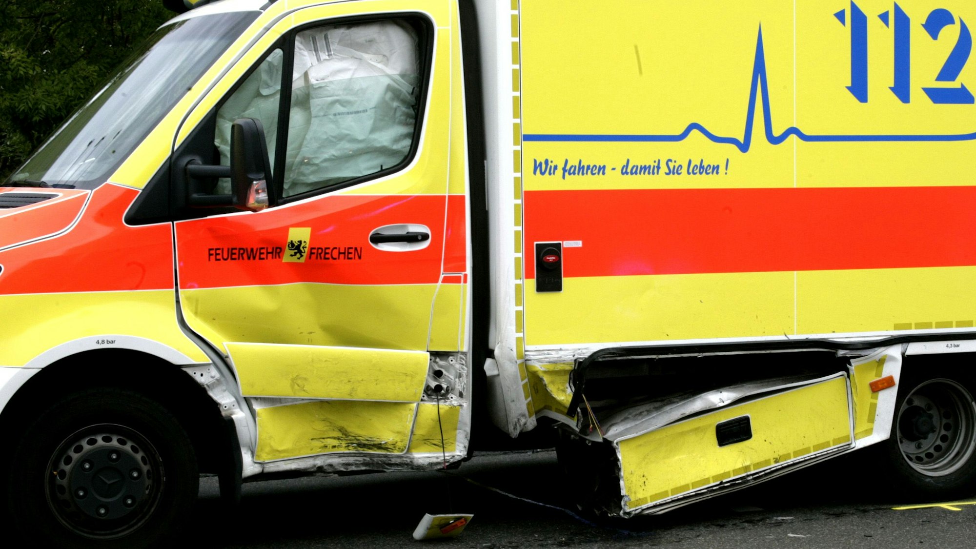 Das Bild zeigt einen Rettungswagen.