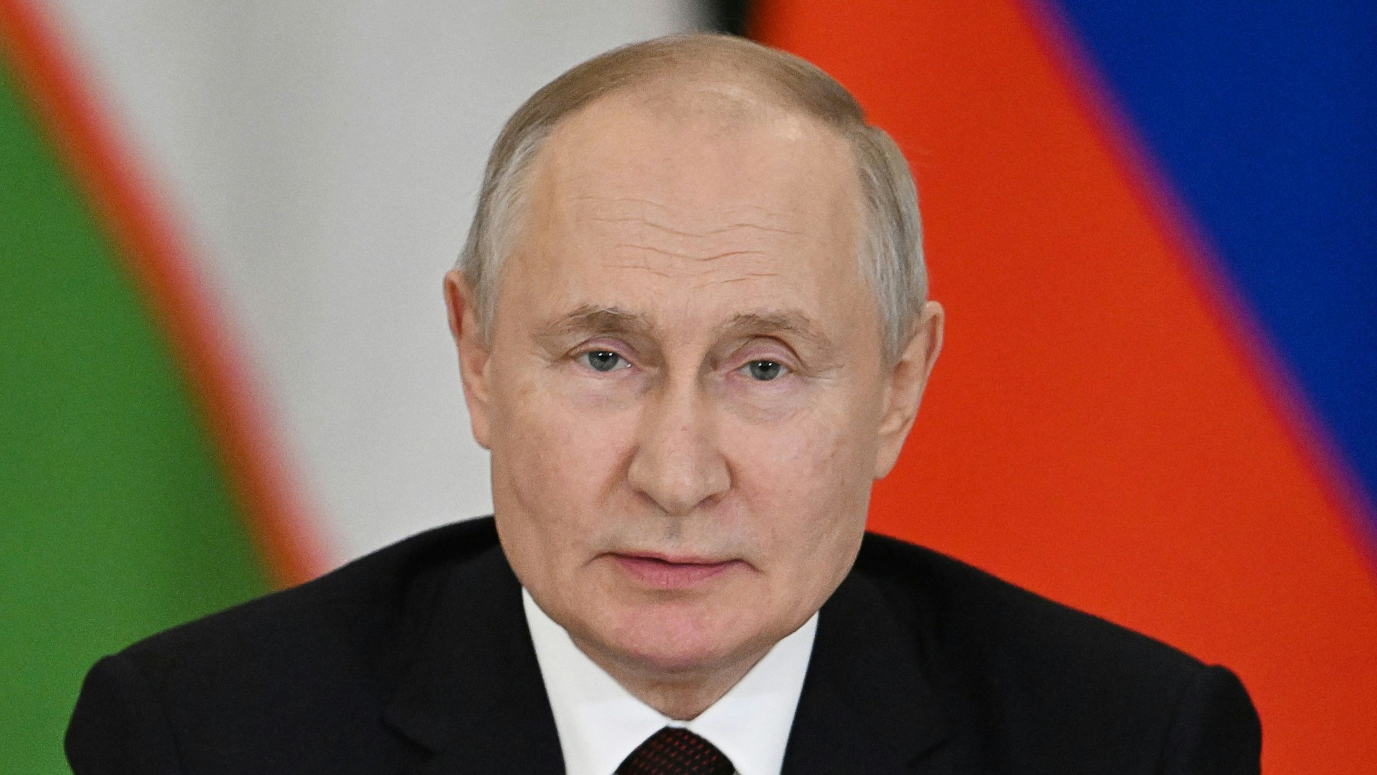 06.10.2023, Russland, Moskau: Dieses von der staatlichen russischen Nachrichtenagentur Sputnik via AP veröffentlichte Foto zeigt Wladimir Putin, Präsident von Russland, während er einer auf gemeinsamen Pressekonferenz mit Usbekistans Präsident Mirsijojew nach ihrem Treffen im Kreml spricht. Foto: Pavel Bednyakov/Pool Sputnik Kremlin/AP/dpa +++ dpa-Bildfunk +++