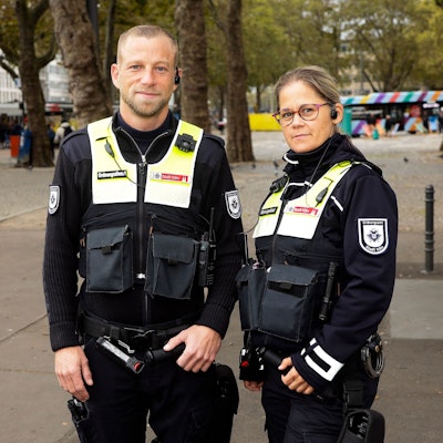 Natalie Riha und Michael Mader vom Ordnungsamt am Neumarkt