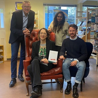 Freuen sich auf den Weihnachtsmarkt in Burscheid: Dirk Runge (v.l.), Andrea Lunas (Vorsitzende des Vereins „Wir für Burscheid“), Sujatha Hoffmann, Veranstalterin von „Tännschen“ und Linus Klenter (Beisitzer Citymanagement).