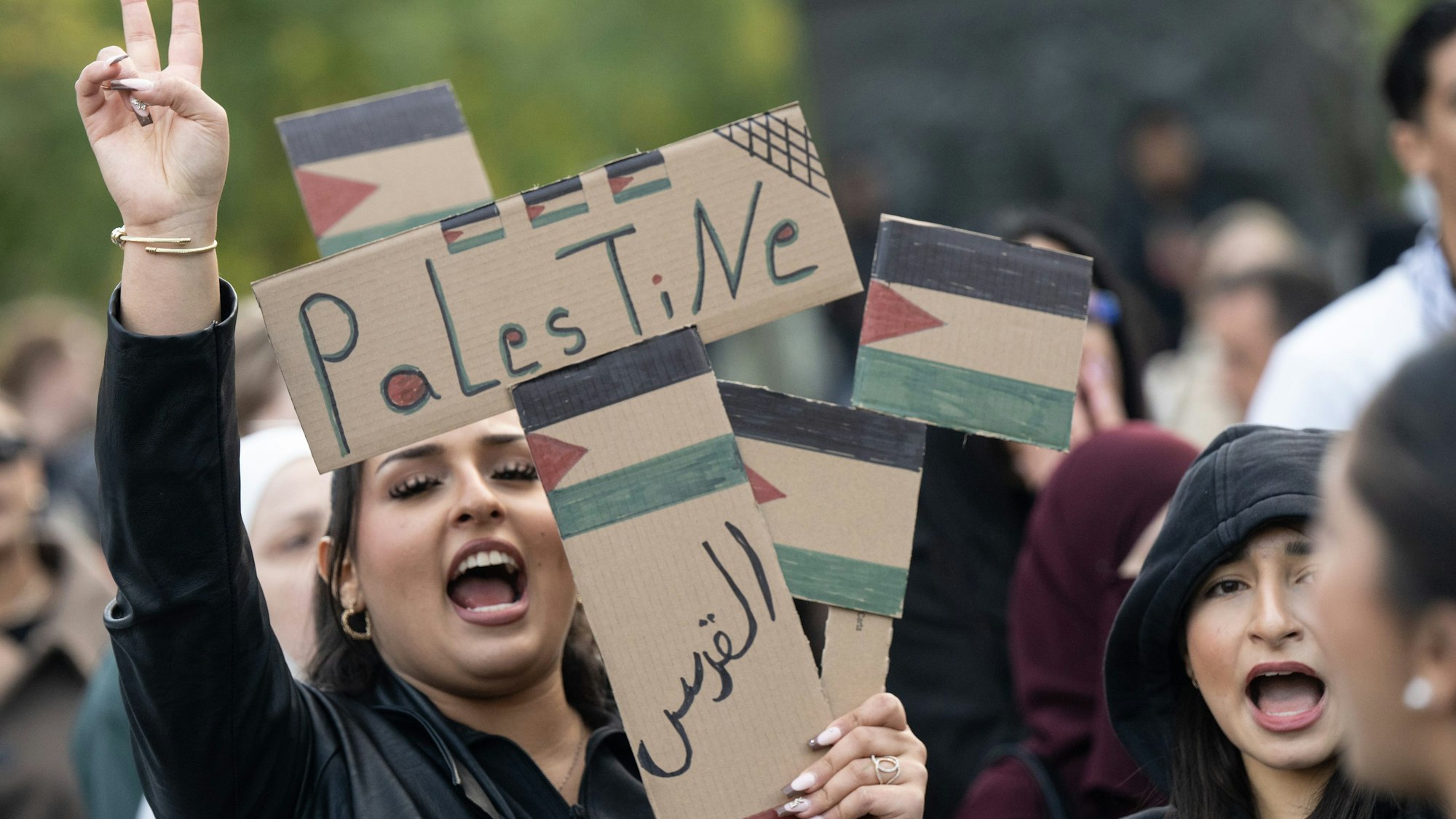 Frauen bei einer Pro-Palästina-Demo in Frankfurt