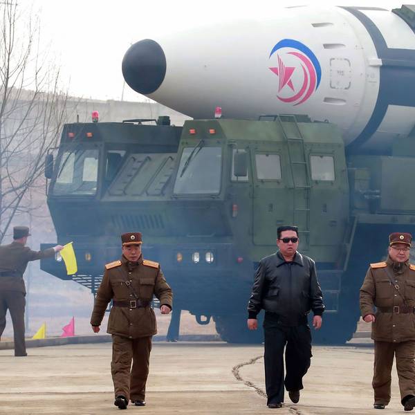 Kim Jong Un, Machthaber von Nordkorea, vor dem Test einer atomwaffenfähigen, ballistischen Interkontinentalrakete. (Archivbild)