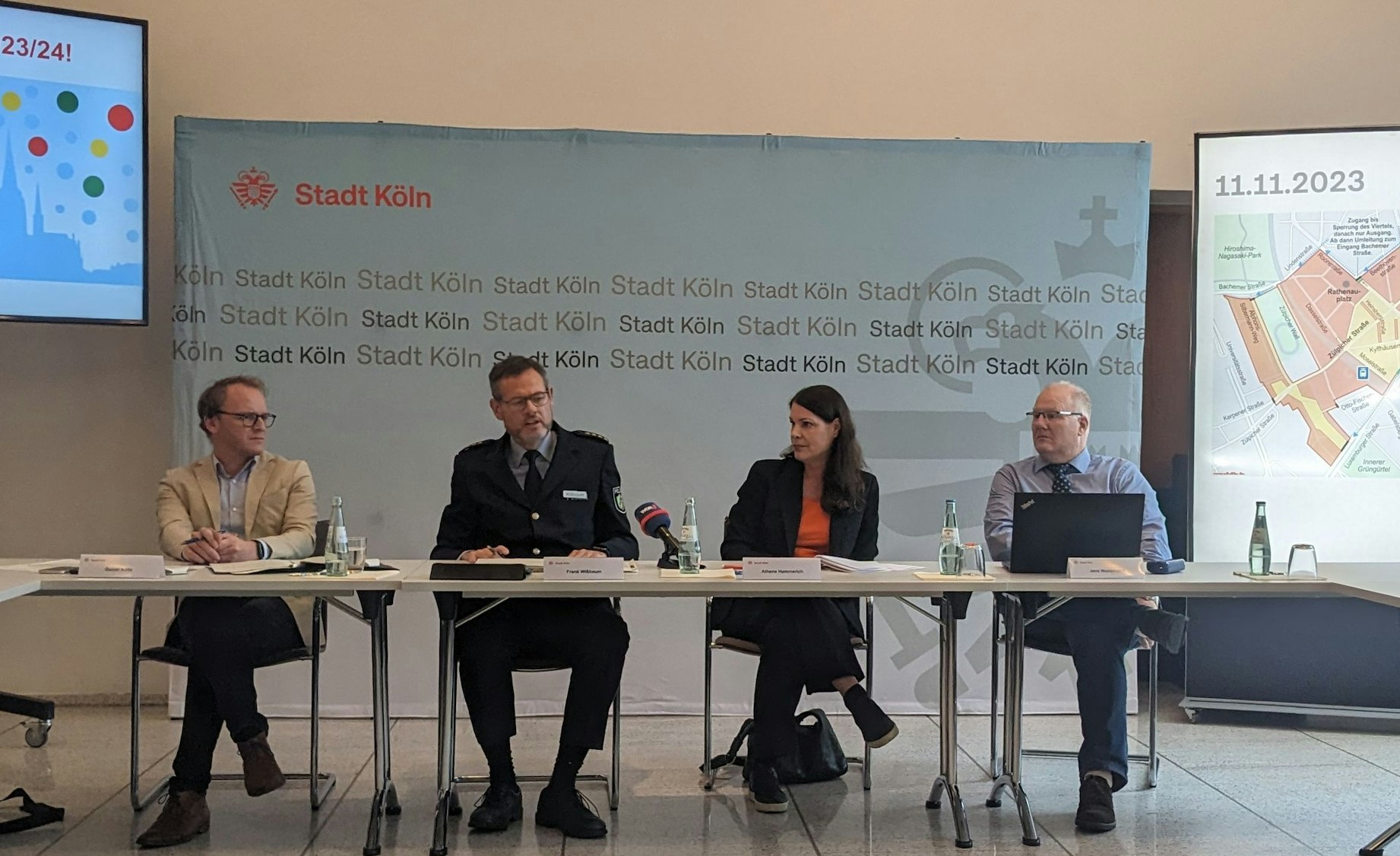 Daniel Kölle, Leiter der Stabsstelle Events, Film und Fernsehen, Frank Wißbaum, Einsatzleiter der Polizei Köln, Athene Hammerich, Leiterin des Ordnungsamtes der Stadt Köln, und Jens Westendorf, Leiter des Koordinierungsstabes (v.l.)