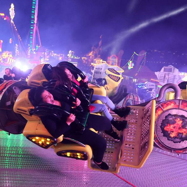 Fahrgeschäft auf der Deutzer Kirmes.