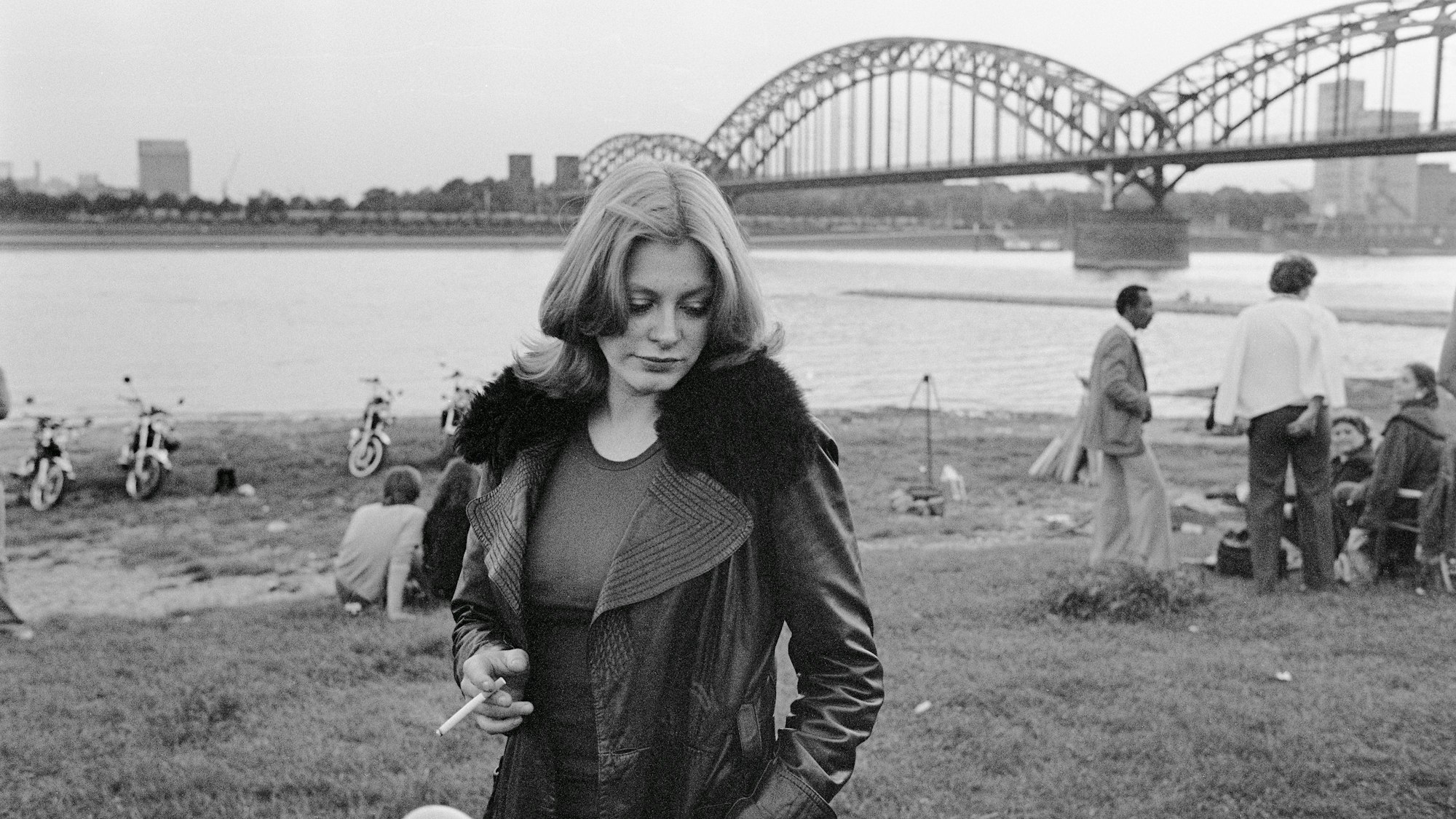 Rocker-Treffen am Rheinufer.