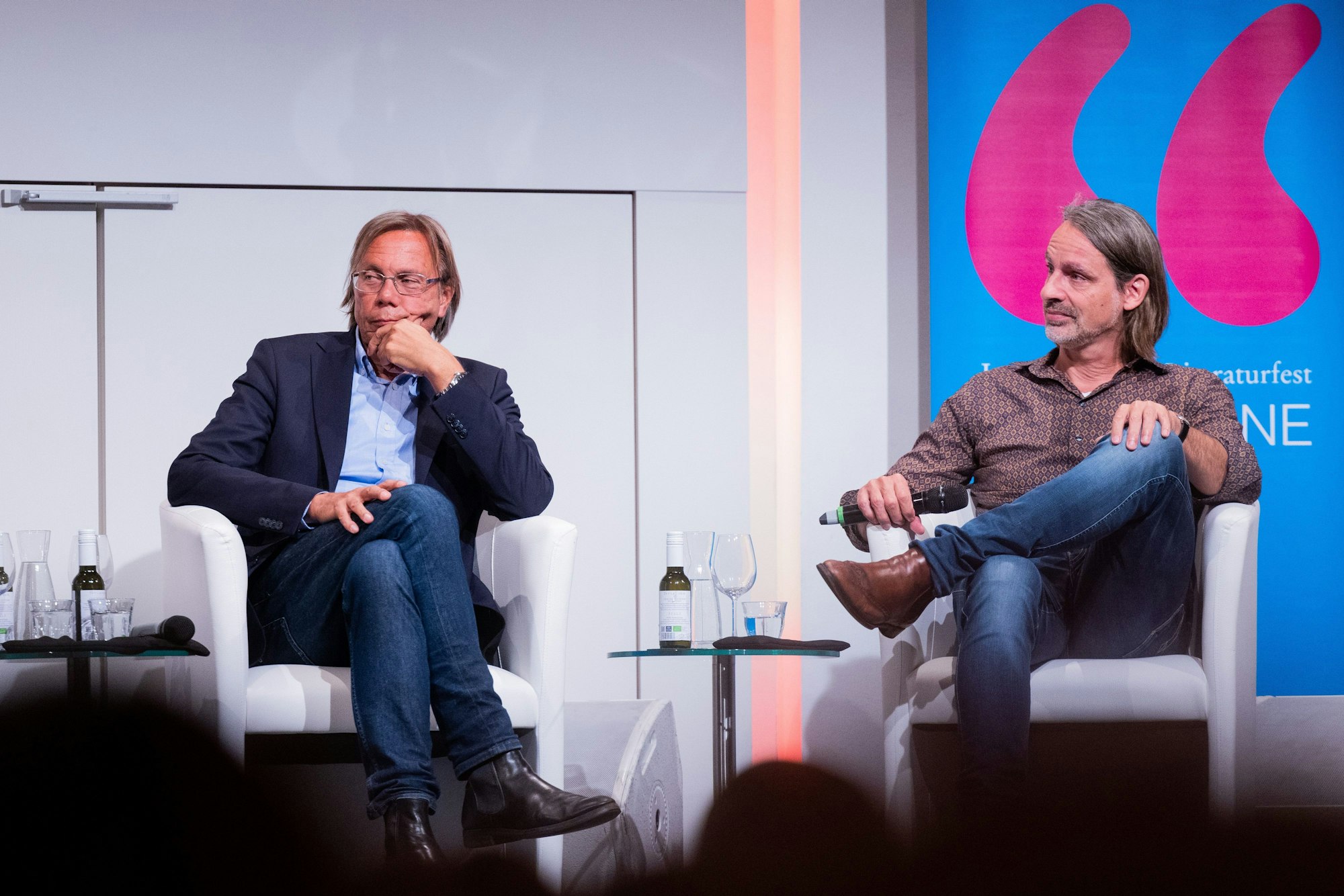 Richard David Precht war bereits vergangenes Jahr zu Gast bei der lit.Cologne (Archivbild mit Harald Welzer). In diesem Jahr hat er seinen Auftritt in der Flora Köln kurzfristig abgesagt.