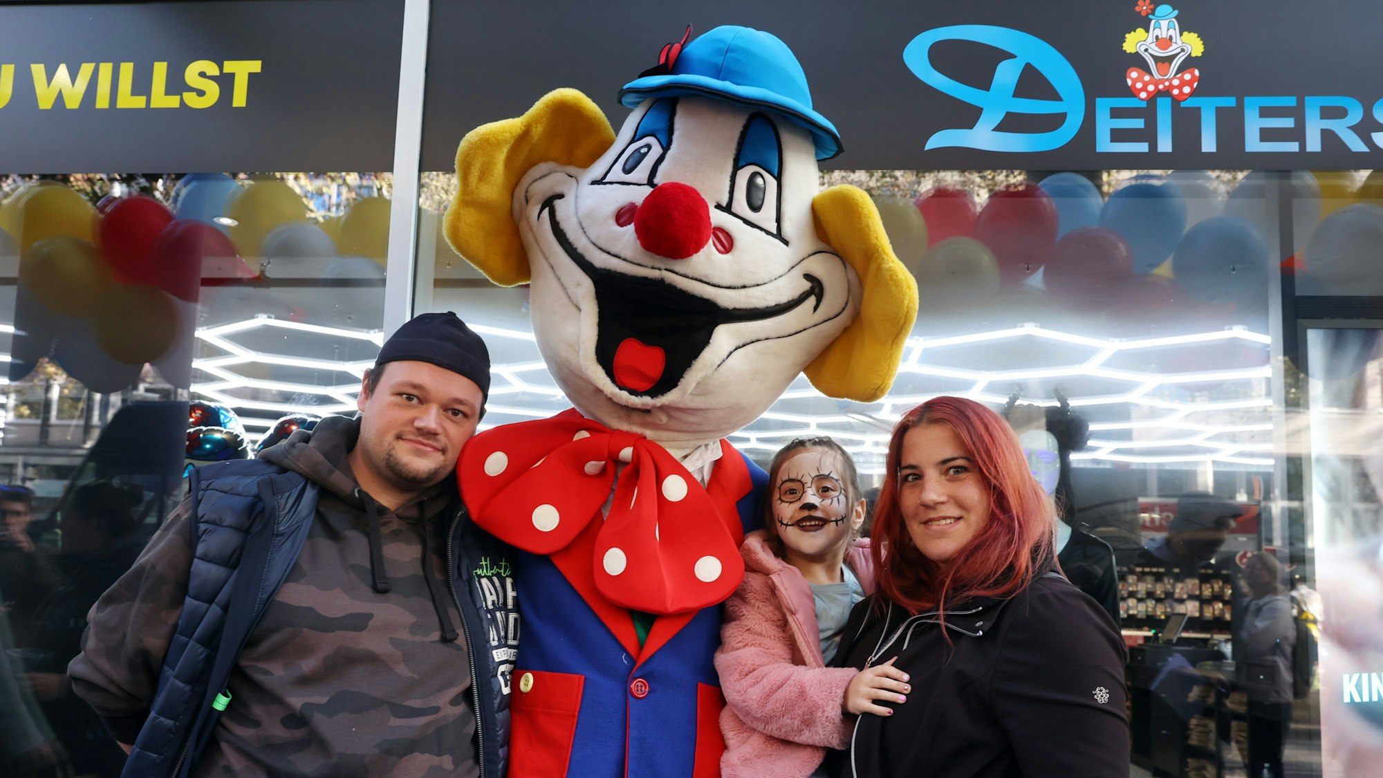 Marcel Staudinger sowie Anika Stein und die gemeinsame Tochter