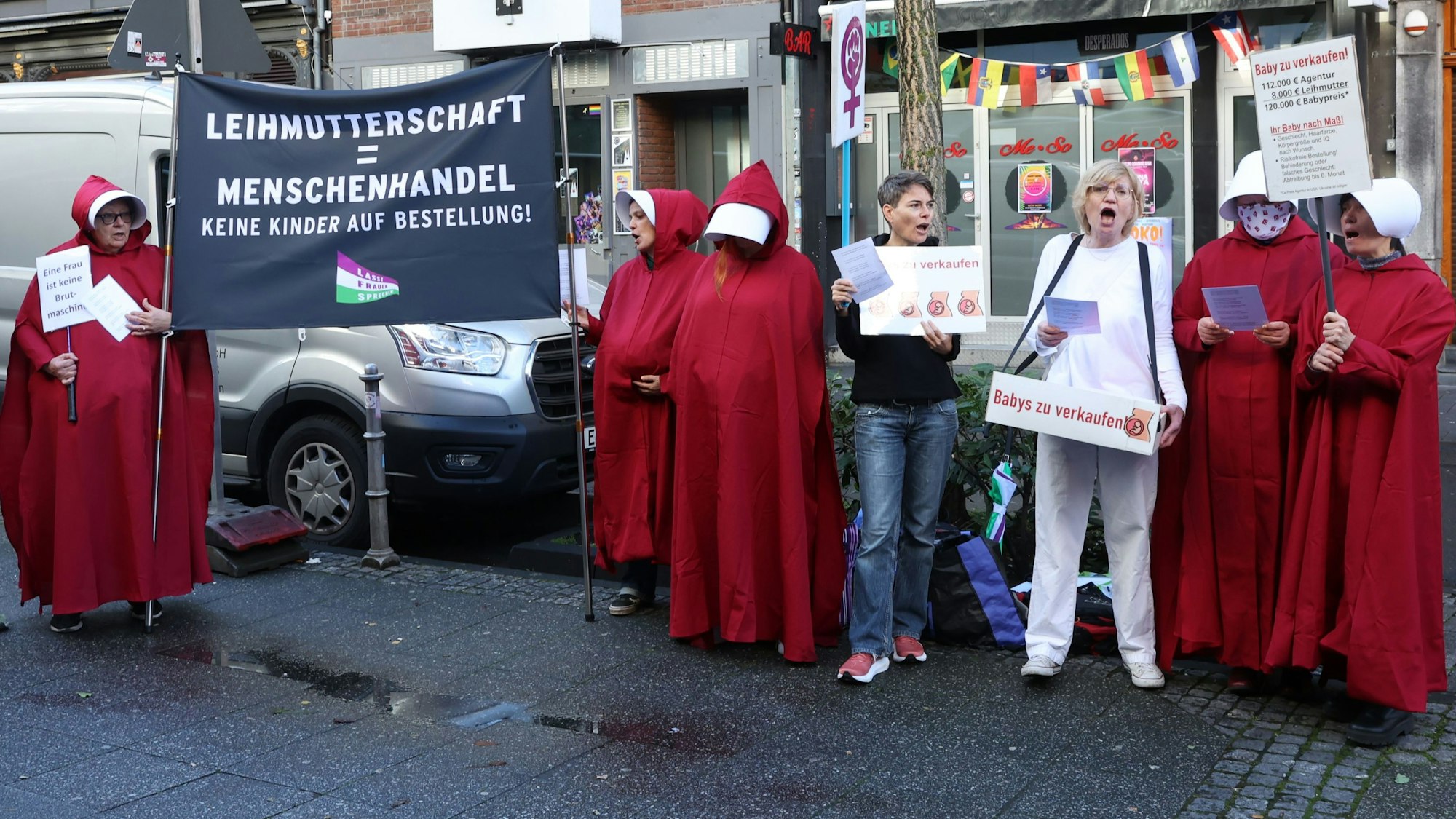 21.10.2023
Köln:
Protestaktion gegen Kinderwunschmesse, die in den Satorysälen statt findet.
Foto: Martina Goyert