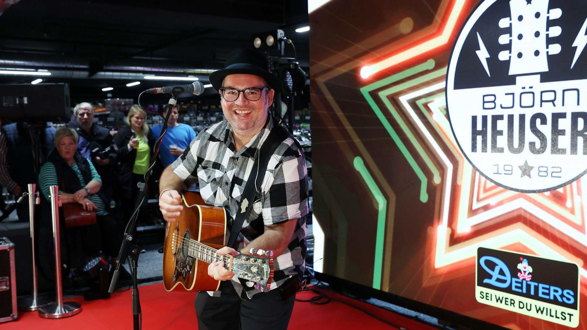 Björn Heuser bei der Eröffnung des Deiters Flagshipstore.