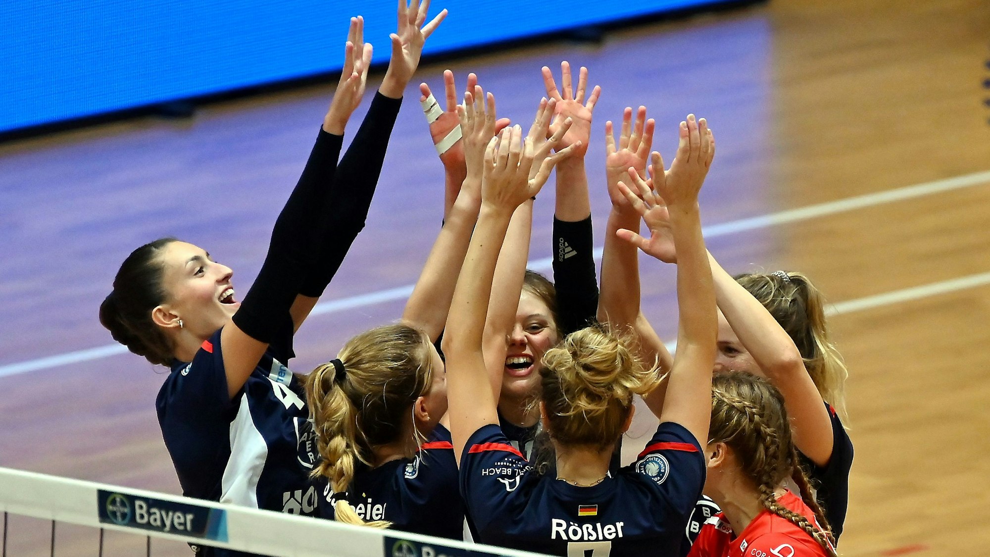 21.10.2023, Volleyball-Bayer Volleys - Hamburg
Bayer Jubel
Foto: Uli Herhaus