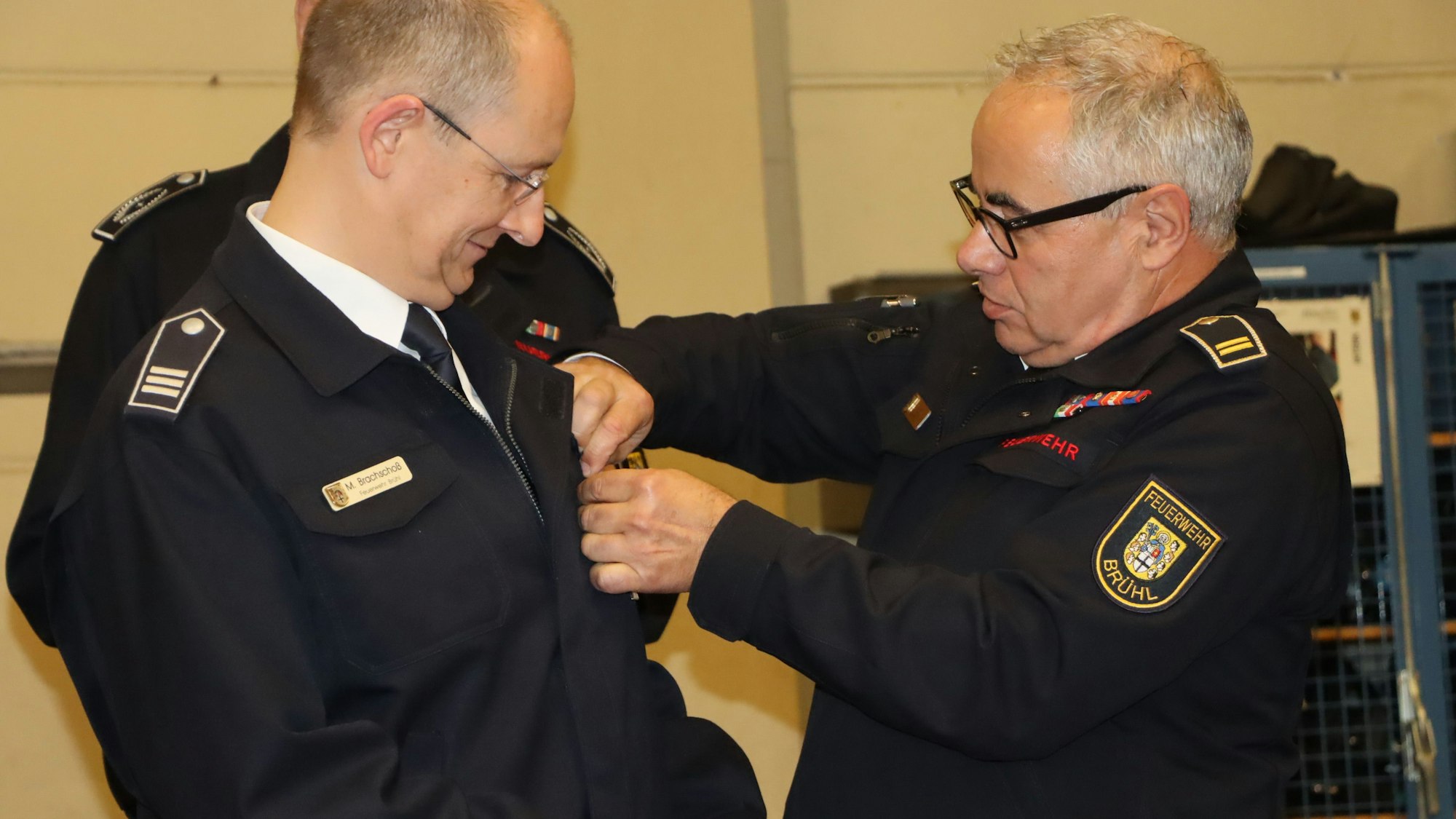 Das Foto zeigt Markus Brachschoß. Er ist seit 25 Jahren bei der Freiwilligen Feuerwehr in Brühl dabei,.