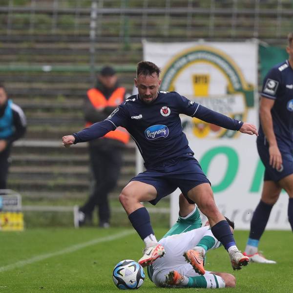 GER, 3. Liga VfB Luebeck vs FC Viktoria Koeln / 21.10.2023, Dietmar-Scholze-Stadion an der Lohmuehle, Luebeck, GER, 3. Liga VfB Luebeck vs FC Viktoria Koeln im Bild / picture shows Simon Handle FC Viktoria Koeln 07 im Zweikampf gegen Tarik Gözüsirin/Goezuesirin VfB Luebeck 25 *** GER, 3 Liga VfB Luebeck vs FC Viktoria Koeln 21 10 2023, Dietmar Scholze Stadion an der Lohmuehle, Luebeck, GER, 3 Liga VfB Luebeck vs FC Viktoria Koeln in picture shows Simon Handle FC Viktoria Koeln 07 in duel against Tarik Gözüsirin Goezuesirin VfB Luebeck 25 nordphotoxGmbHx/xTauchnitz nph00059